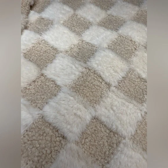 NWOT Checkered Sherpa Jacket Women’s Oversized Fleece White Tan Checker Coat - Picture 11 of 14